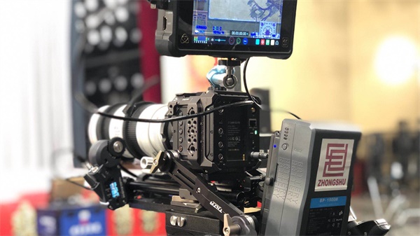 Ｚ-CAM E2 F8摄影机进行测试中